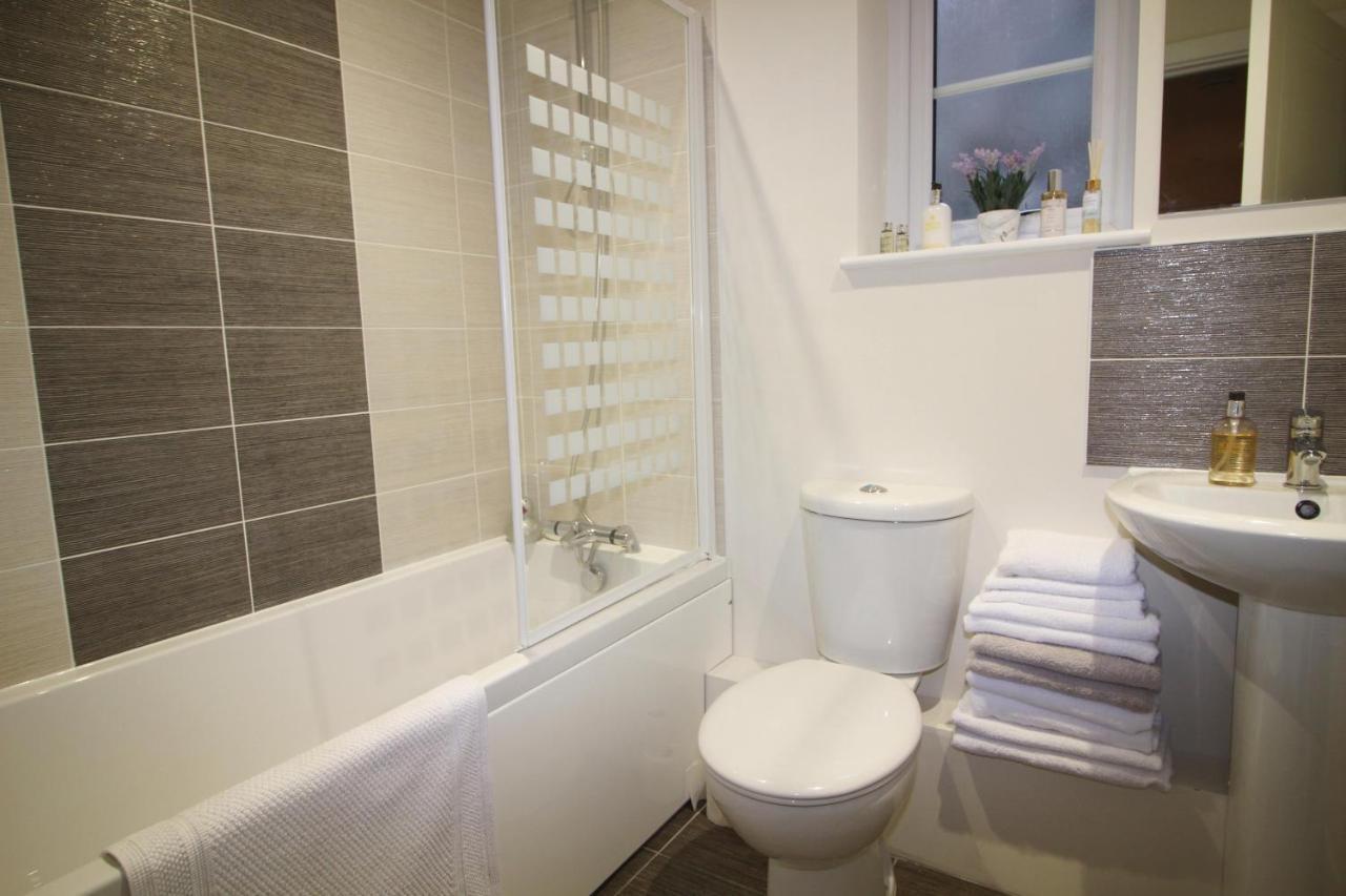 The Warren @ Short Stays Basingstoke Eksteriør billede
